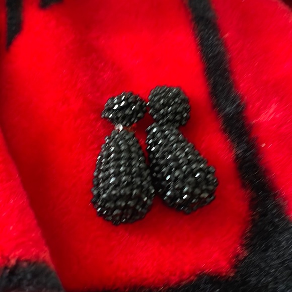 Stunning Pieced Earrings For Formal Dinner - Picture 1 of 5